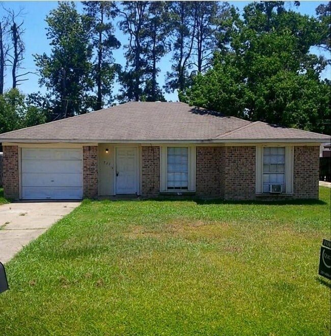 property at 711 Magnolia Dr