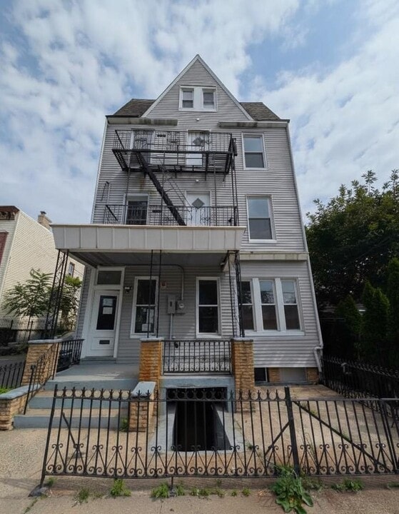 10 Sherman Pl in Jersey City, NJ - Building Photo