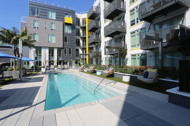 mResidences Olympic & Olive in Los Angeles, CA - Building Photo - Building Photo