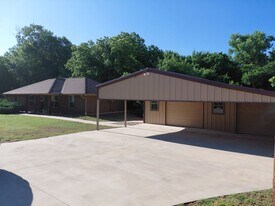 3725 Greenwood Rd in Weatherford, TX - Building Photo
