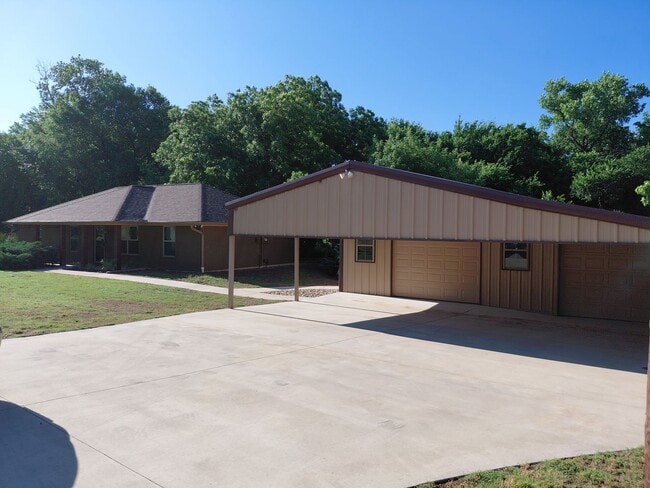 property at 3725 Greenwood Rd