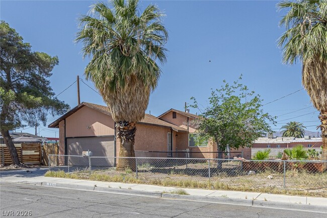 1320 Gold Ave in Las Vegas, NV - Building Photo - Building Photo