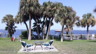 2095 Pineapple Ave, Unit 1 in Melbourne, FL - Building Photo