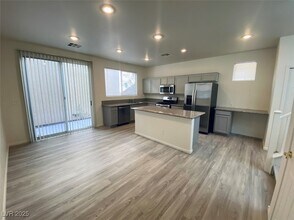 6736 Twisted Wood Dr in Las Vegas, NV - Building Photo - Building Photo