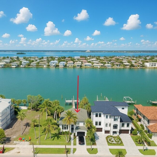 819 Bay Esplanade in Clearwater, FL - Building Photo - Building Photo