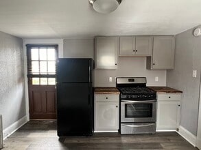 4509 Ritchie Hwy, Unit B in Baltimore, MD - Foto de edificio - Building Photo