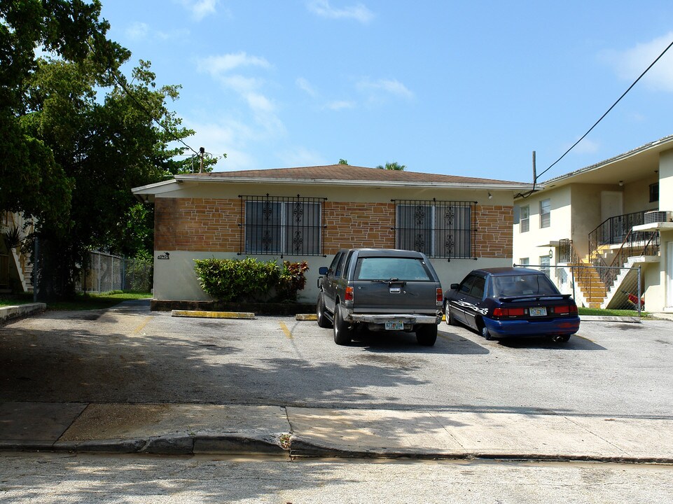 540 SW 6th St in Miami, FL - Building Photo