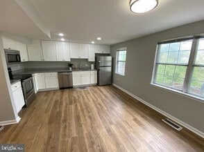 32 Bickel Ct in Sterling, VA - Building Photo - Building Photo