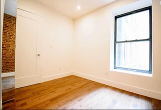 4 St Nicholas Terrace in New York, NY - Building Photo - Interior Photo