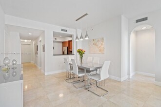 3340 NE 190th St, Unit 405 in Miami, FL - Building Photo - Building Photo