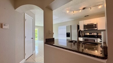 9683 Hollyhill Drive in Orlando, FL - Building Photo - Building Photo