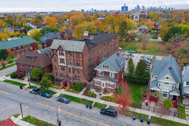 Capitol Manor Apartments
