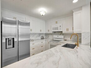 1250 S Miami Ave, Unit 1201 in Miami, FL - Building Photo - Building Photo