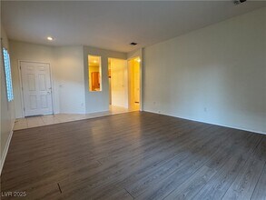 3025 Seaford Peak Dr in Henderson, NV - Building Photo - Building Photo