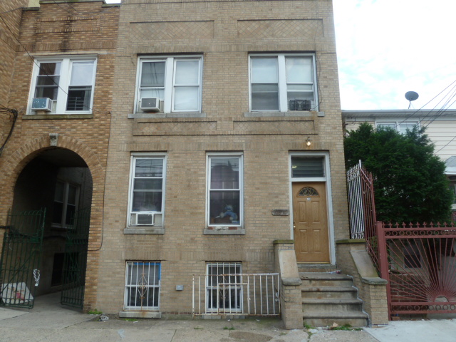 10816 48th Ave in Flushing, NY - Building Photo