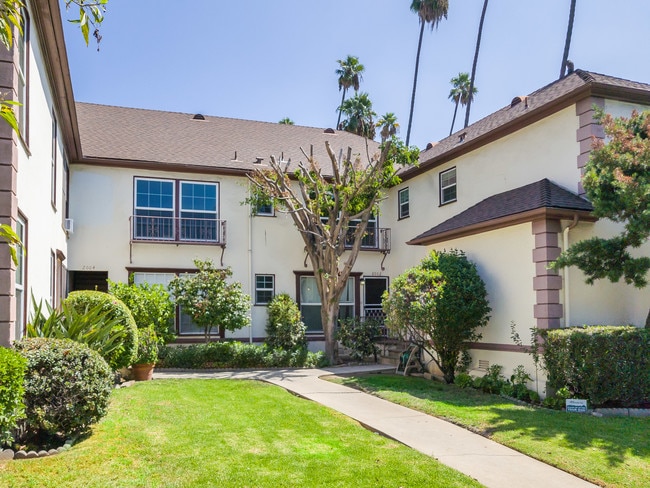 4635 Finley Ave