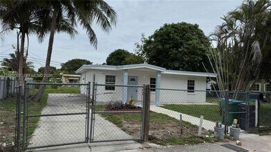 16221 E Bunche Park Dr in Opa Locka, FL - Building Photo - Building Photo