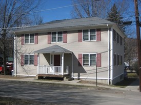 4 Elm St in Alfred, NY - Foto de edificio - Building Photo