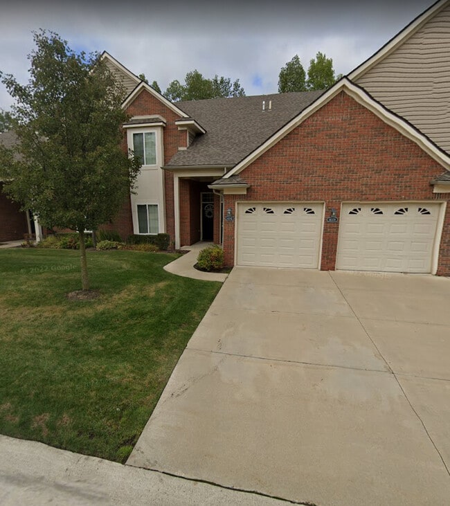 property at 14382 Shadywood Dr