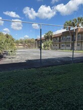 402 Lakeside Dr in Margate, FL - Foto de edificio - Building Photo