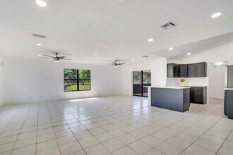 1334 N Mangonia Dr in West Palm Beach, FL - Building Photo - Building Photo