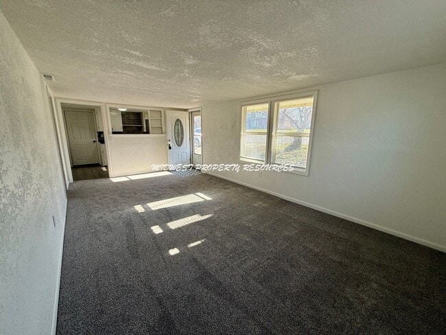 300 W 10th St in Holden, MO - Building Photo - Building Photo