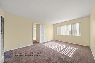 12304 Grevillea Ave. in Hawthorne, CA - Foto de edificio - Building Photo