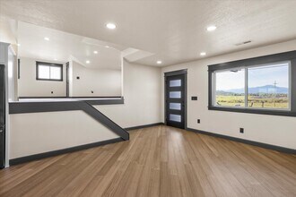 2477 Coker Butte Rd in Medford, OR - Building Photo - Building Photo