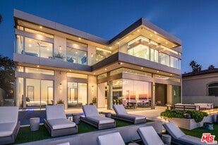 6436 Camino De La Costa in San Diego, CA - Building Photo