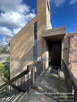 888 Woodside Ln E in Sacramento, CA - Building Photo
