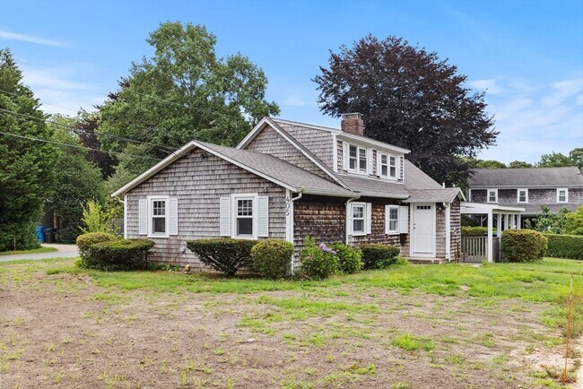 405 Sandwich Rd in Falmouth, MA - Foto de edificio - Building Photo