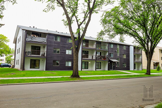 NAITside Court I in Edmonton, AB - Building Photo - Building Photo