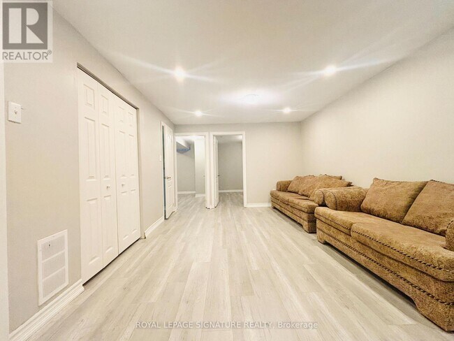 3863 Skyview St in Mississauga, ON - Building Photo - Building Photo