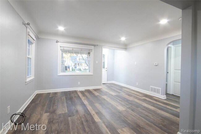 22101 Ridgeway St in St. Clair Shores, MI - Building Photo - Building Photo