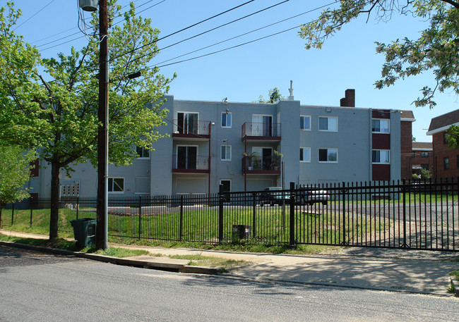 2301 Pitts Pl SE in Washington, DC - Foto de edificio - Building Photo