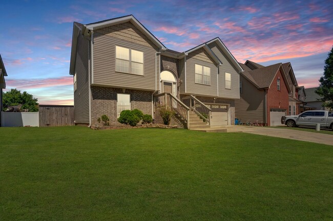 property at 1213 Chinook Cir