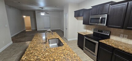 9500 Sagebrush Ave in Odessa, TX - Foto de edificio - Building Photo