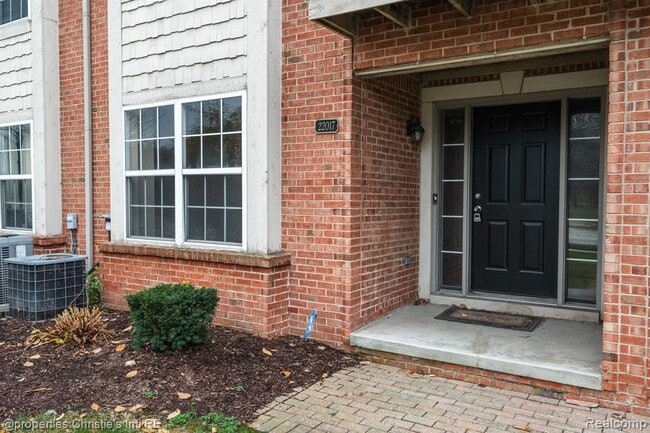 22017 Parkview Dr in Taylor, MI - Building Photo - Building Photo