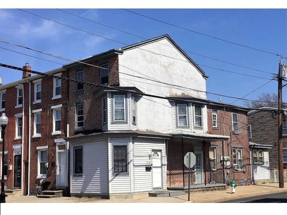 301 Somerset St, Unit A in Gloucester City, NJ - Building Photo