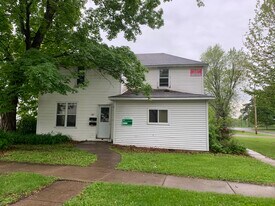 1703 6th St E in Menomonie, WI - Building Photo
