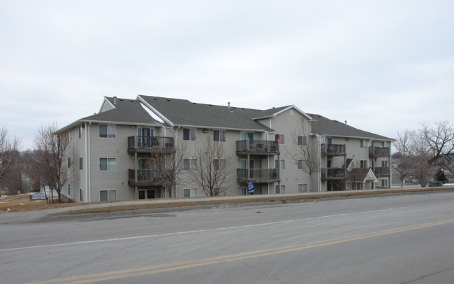 Burlington Square Apartments in Omaha, NE - Building Photo - Building Photo