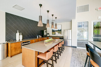 Heights at Interlocken in Broomfield, CO - Foto de edificio - Building Photo