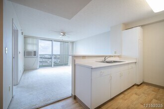 215 N King St in Honolulu, HI - Building Photo - Building Photo