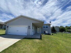 4936 Valley Dr NW in Rochester, MN - Building Photo