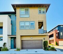 5720 Greige Cir in Dublin, CA - Building Photo