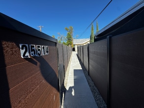 25514 Walker St in San Bernardino, CA - Foto de edificio - Building Photo