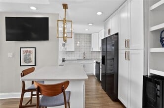 215 Piedmont Ave NE in Atlanta, GA - Foto de edificio - Building Photo