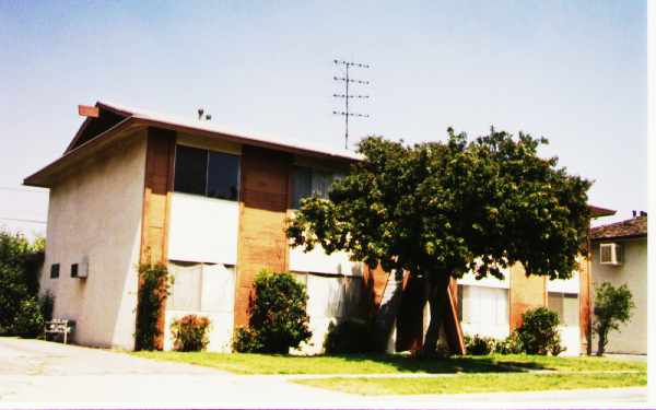 280 W South St in Rialto, CA - Foto de edificio