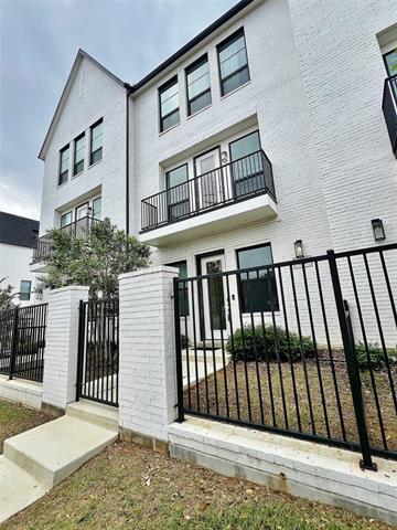 696 W Main St in Arlington, TX - Building Photo - Building Photo