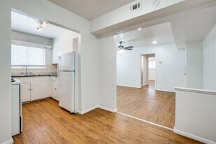 5921 Gaston Ave in Dallas, TX - Building Photo